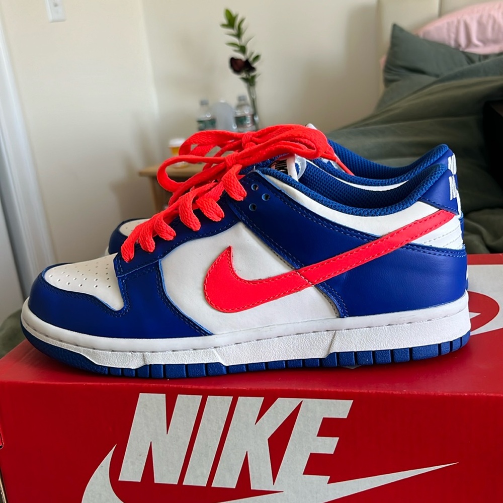 Worn once in great condition. No creasing. Original box included